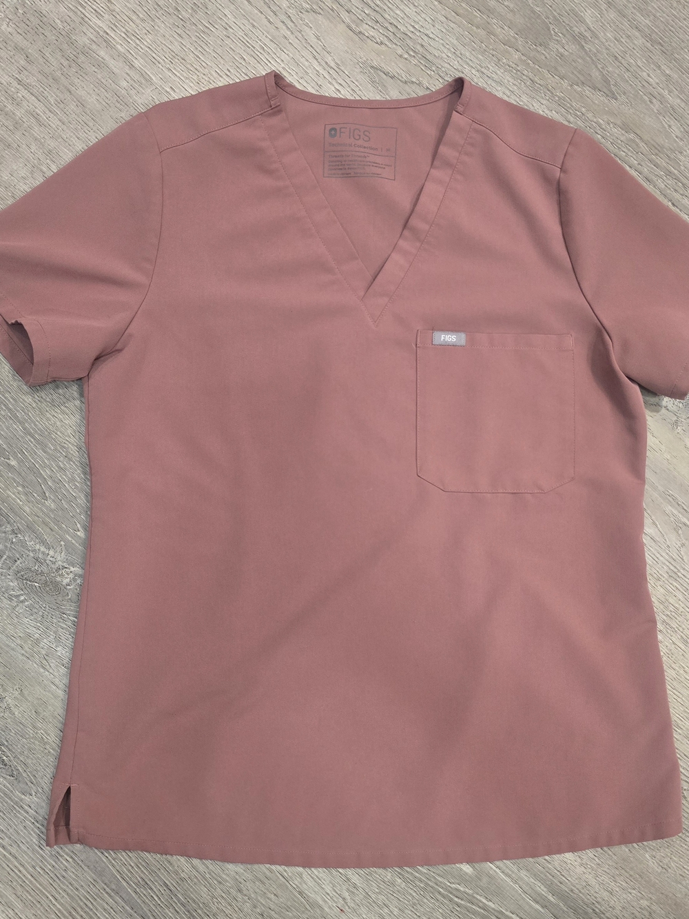 FIGS Women's Mauve Scrub Top M Excellent